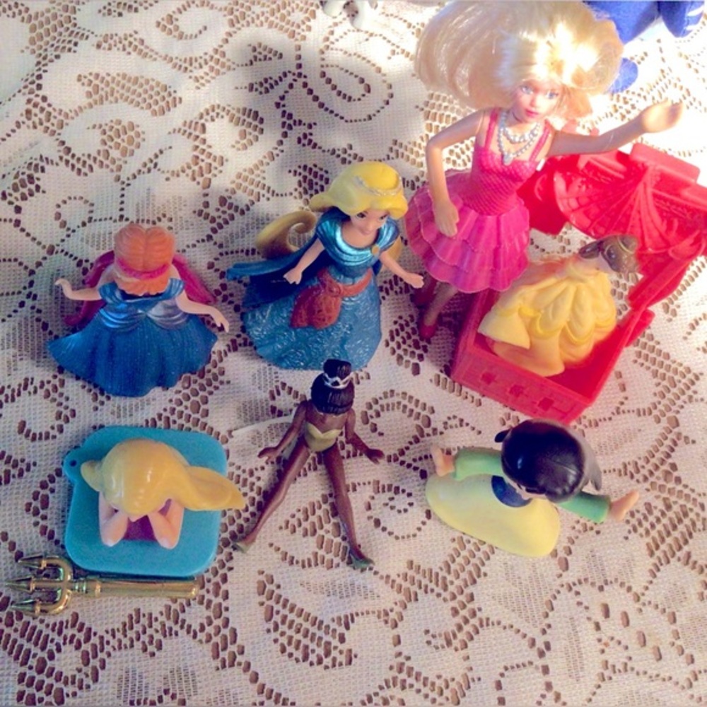 GIRLS 6 little DOLLS